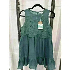 Umgee tops small nwt, Sleeveless, Green, Appliqué Detail On Top